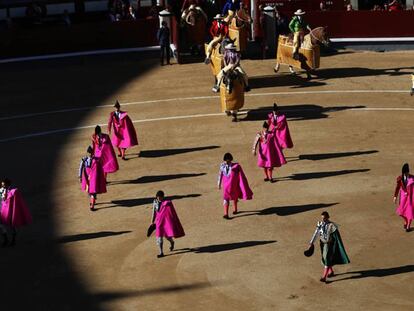 Toreros durante el paseíllo en Las Ventas.