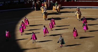 Toreros durante el paseíllo en Las Ventas.