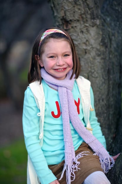 Olivia Engel, de 6 años, residía en la localidad vecina de Danbury y acudía a la escuela Sandy Hook. Según el diario West Hartford News, preparaba su papel de ángel en la obra de teatro del colegio con motivo de las fiestas navideñas. Los Engel también ha creado una página en Facebook para rendir tributo a Olivia y a todas las víctimas, y recaudar fondos para los familiares.