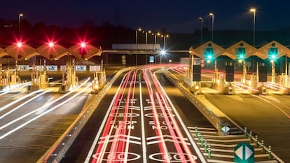 Una de las zonas de cobro de peaje de la autopista AP-7, operada por Acesa.