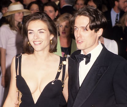 Elizabeth Hurley y Hugh Grant