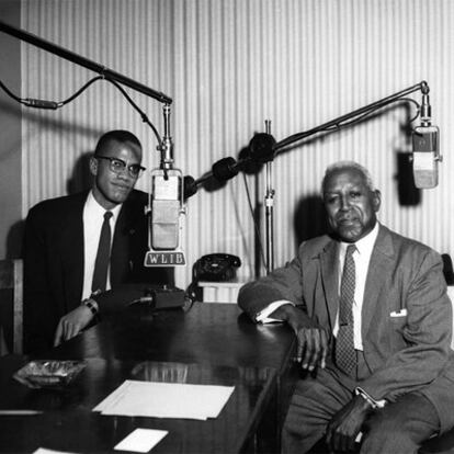 George S. Schuyler (derecha), con Malcom X en 1964.