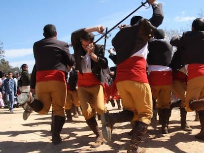 Danza de las espadas en Obejo (C&oacute;roba).