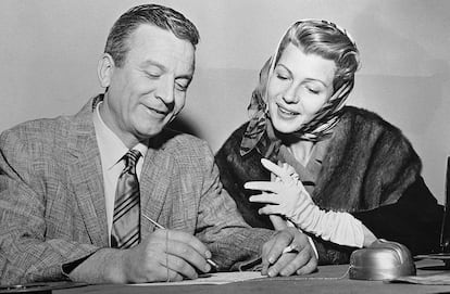 Hayworth’s fifth husband was the producer James Hill. Determined for his wife to continue with her Hollywood career, he constantly clashed with the diva, who actually never wanted to be a movie star. They were together for three years and she alleged “mental cruelty” upon filing for divorce. Hill abused her physically and verbally.