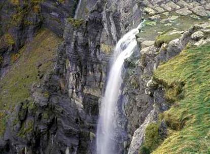 El imponente salto del Nervión, en la provincia de Burgos.