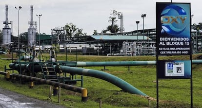 Vista de la planta industrial de la compa&ntilde;&iacute;a estadounidense OXY en Lago Agrio, en la Amazon&iacute;a ecuatoriana, en mayo de 2006.