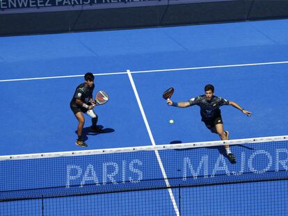 Federico Chingotto (izquierda) y Juan Tello durante la final de Roland Garros.