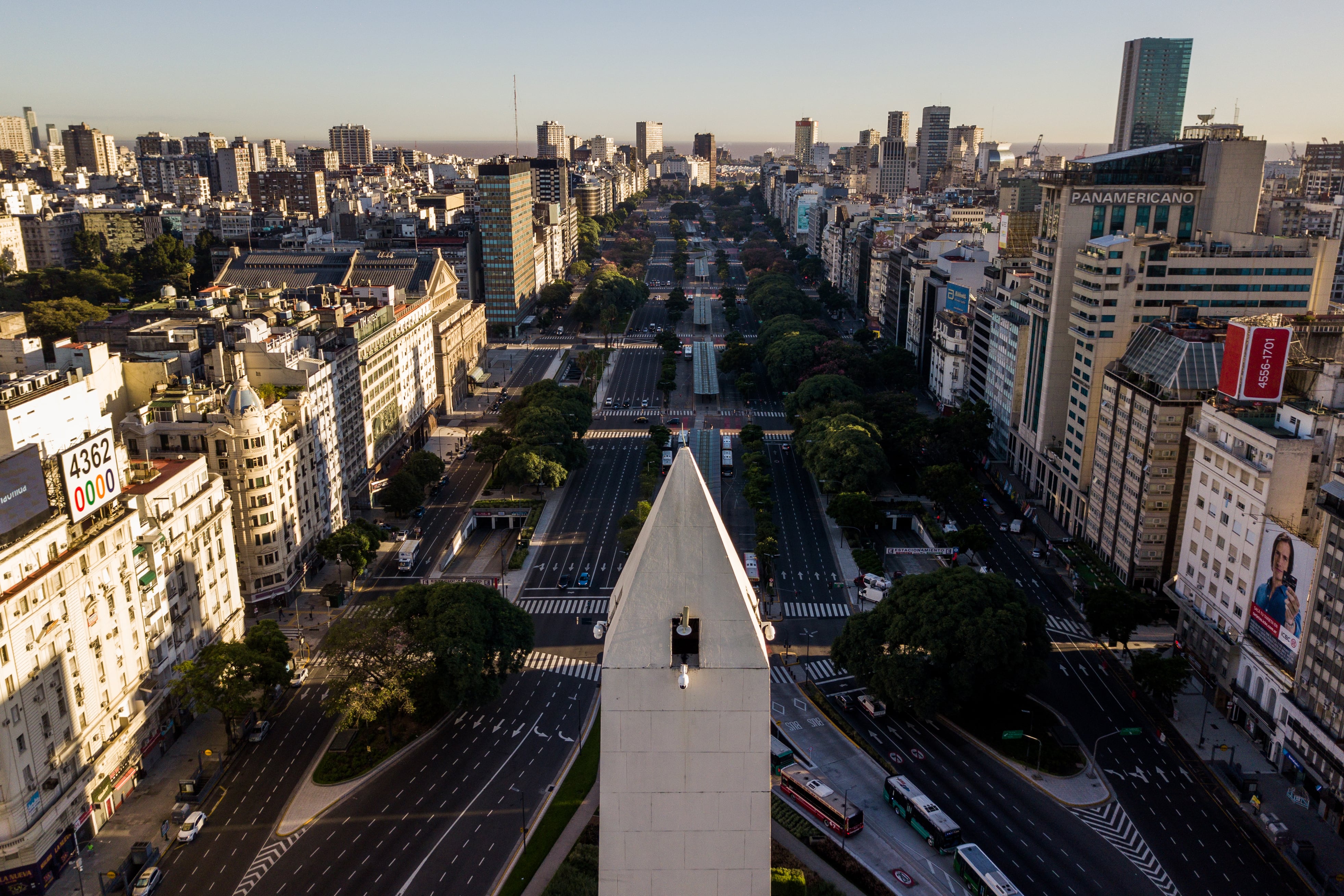 Las dos velocidades de la economía argentina agrandan la brecha