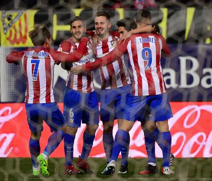 Nicolás Gaitán (segundo por la derecha) celebra el gol con sus compañeros.