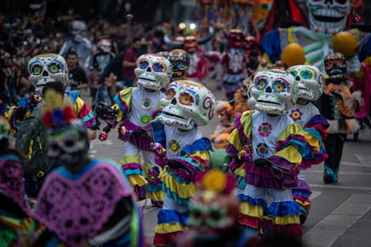 Personas disfrazadas de Catrinas y calaveras en el desfile del año pasado, en Ciudad de México.