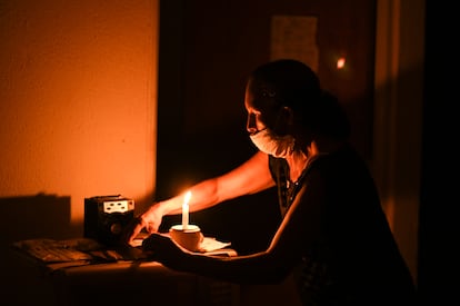 Maria Félix de Carvalho, 58 anos, durante o apagão de energia no Amapá ocorrido no final de 2020.