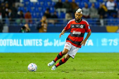 Arturo Vidal, futbolista de la selección chilena, jugando por Brasil