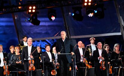 El director Daniel Barenboim y la Staatsoper, en un concierto en Berlín en septiembre de 2020. POOL / REUTERS