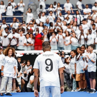 DVD1222. Presentación Mbappé en el Santiago Bernabéu. 16/07/2024