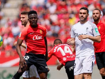 Jorge Molina, en acción ante Babá, del Mallorca.