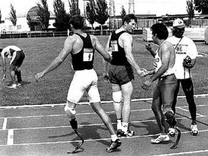Corredores participantes en unos campeonatos europeos de atletismo para amputados en Leganés.
