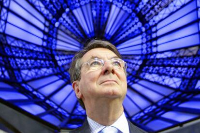 Gerard Mortier, bajo la cúpula de la opera de San Francisco de Asís, en el Madrid Arena, en 2011.