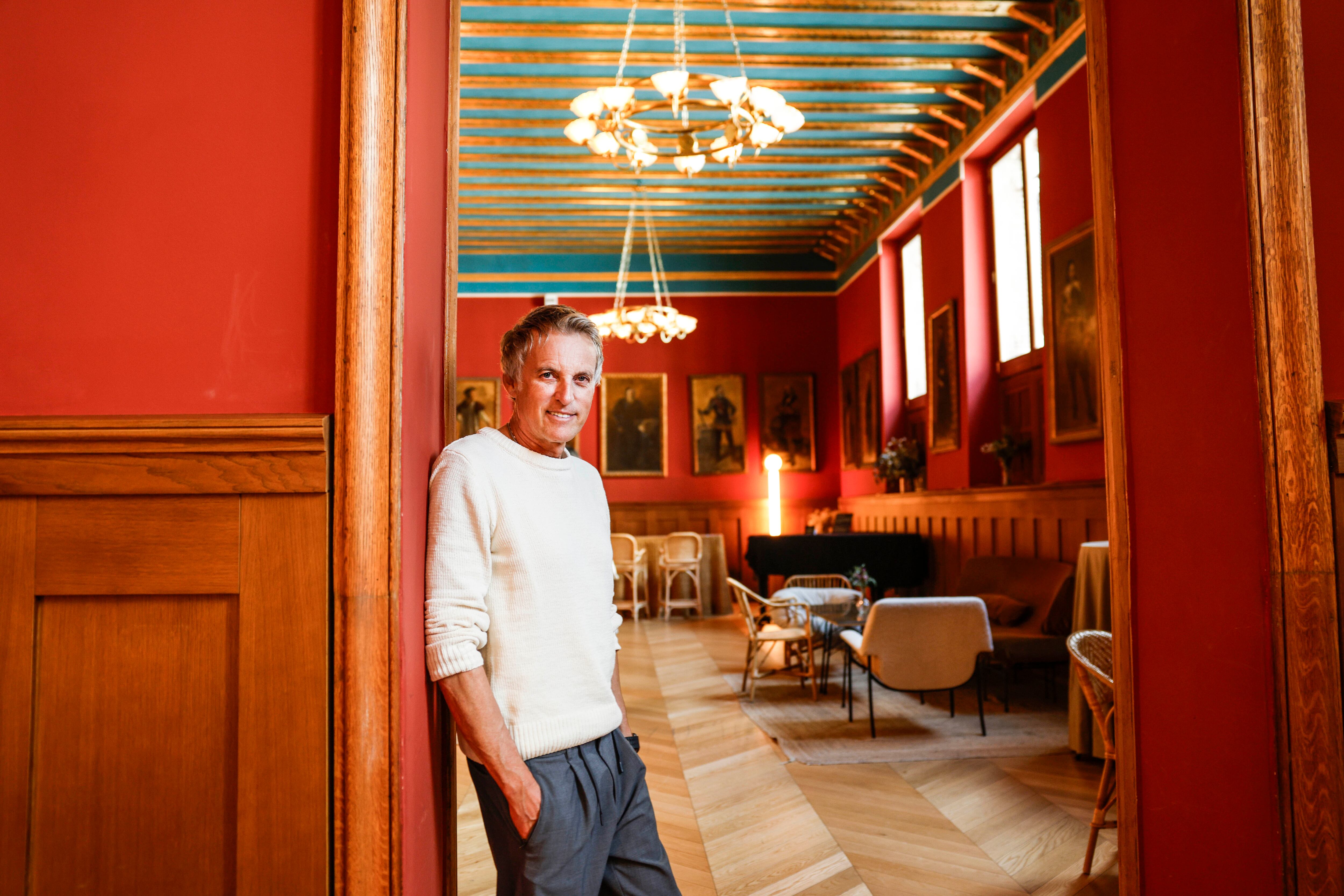El presentador y comunicador Jesús Calleja fotografiado en el Ateneo de Madrid.