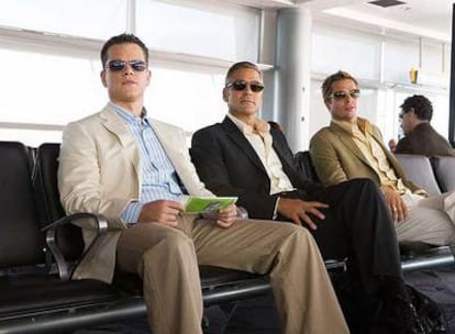 De izquierda a derecha, Matt Damon, George Clooney y Brad Pitt, en <i>Ocean's 13</i>.