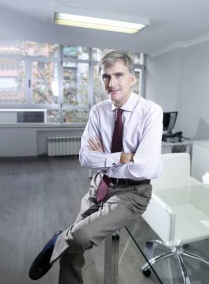 Francisco García Paramés en su oficina de Madrid