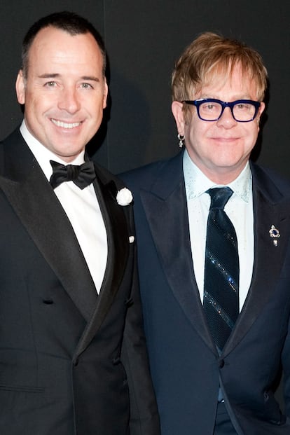 Elton John es uno de los famosos más activos contra el sida. Tiene su propia fundación, la Elton John AIDS Foundation, y ha conseguido implicar en ella a un sinfín de amigos tan o más celebrities que él.