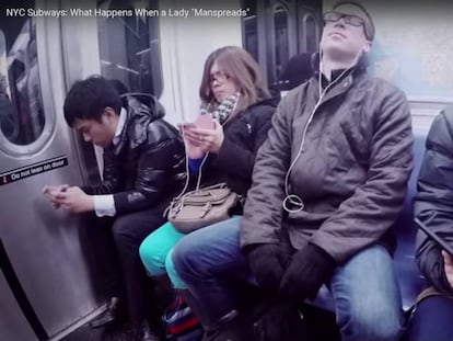 Un ejemplo de ‘manspreading’ en una escena cotidiana en el metro de Nueva York.