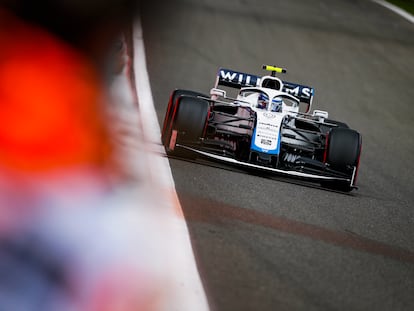 El piloto Nicholas Latifi​ conduce el Williams durante el Gran Premio de Bélgica el 30 de agosto en el circuito de Spa-Francorchamps, en Stavelot.