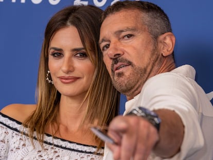 Penélope Cruz y Antonio Banderas en la presentación de 'Competencia Oficial' en el festival de Venecia.