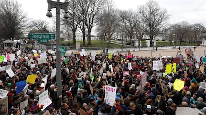 Manifestantes a las puertas de la Casa Blanca este domingo.