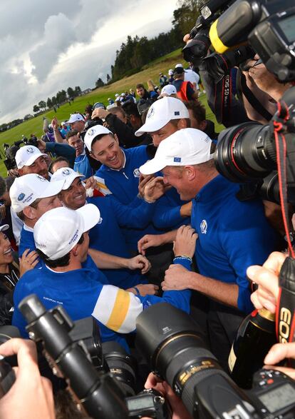 Los jugadores europeos celebran el último triunfo en la Ryder.