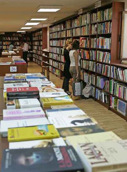 Una zona de la nueva sede de la librería Fuentetaja.