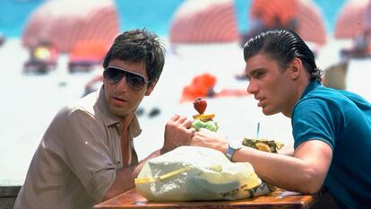Al Pacino y Steven Bauer, puro Miami bien entendido en 'Scarface. El precio del poder' (1983).