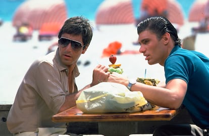 Al Pacino y Steven Bauer, puro Miami bien entendido en 'Scarface. El precio del poder' (1983).