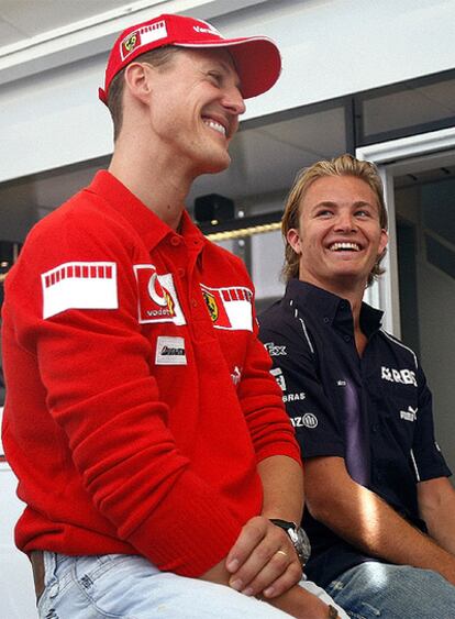 Michael Schumacher y Nico Rosberg compartirán garaje la próxima temporada