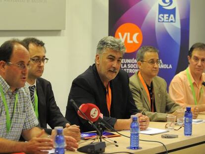 Eduardo Ros, Jos&eacute; Carlos Guirado, Emilio Alfaro, Jaime Zamorano y Enric Marco, presentan el congreso de astronom&iacute;a en Valencia.