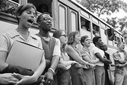 Freedom on my mind (1994)

Ganador del premio del jurado en Sundance, este documental ahonda en el verano de la libertad de 1964, cuando se inició una campaña de acceso al voto para los afroamericanos (el Mississippi Registration Project) y se luchó por poder construir sus propias comunidades educativas.