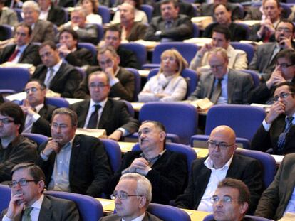 Centenares de representantes patronales y sindicales se dieron cita ayer en Valencia.