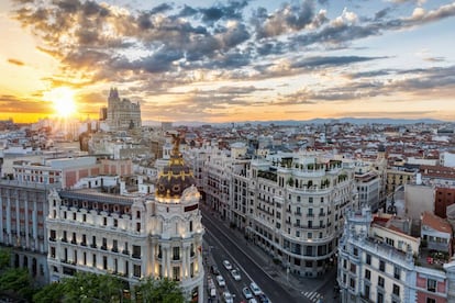 Panorámica de Madrid desde la intersección de las calles Alcalá y Gran Vía.