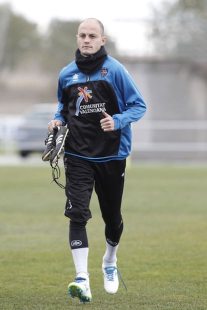 Nano, durante un entrenamiento con el Levante.