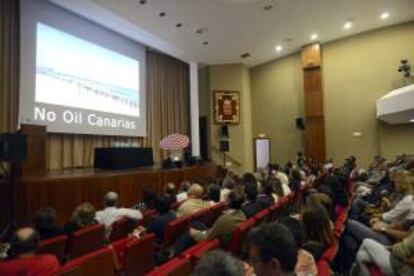 Acto celebrado en el Cabildo de Lanzarote contra las prospecciones petrolíferas con la presencia del Presidente del Gobierno de Canarias, Paulino Rivero.