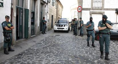 Guardias civiles desplegados este viernes en el casco histórico de Santiago