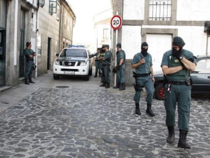 Guardias civiles desplegados este viernes en el casco histórico de Santiago