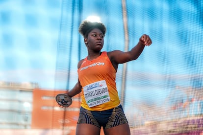 L'atleta spagnola Andrea Tankeu vince la medaglia d'oro nel lancio del disco femminile ai Campionati Europei Under 20 di questo venerdì.