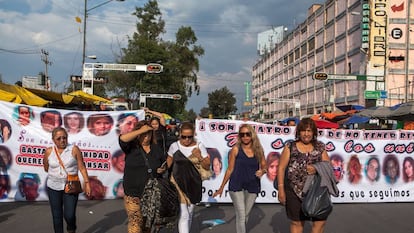 Algunas de las madres de los desaparecidos en una protesta en 2014.