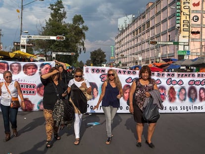 Algunas de las madres de los desaparecidos en una protesta en 2014.