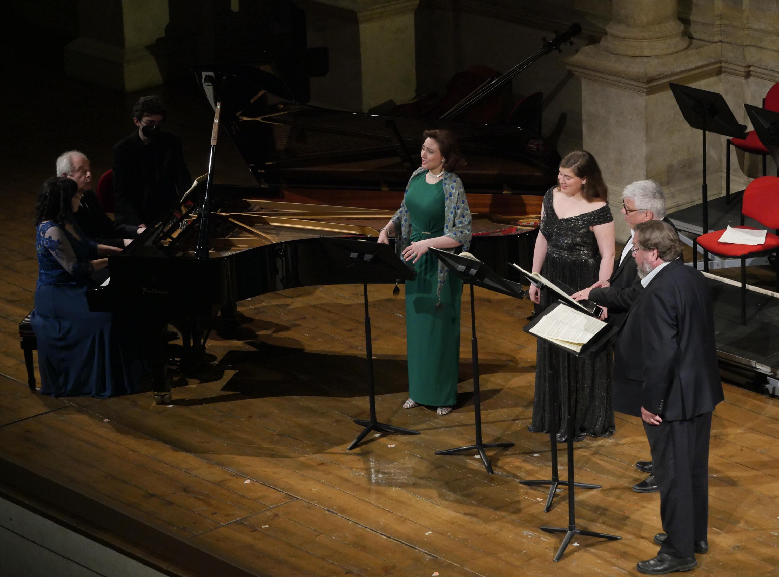 András Schiff y Schaghajegh Nosrati (piano a cuatro manos), Sylvia Schwartz (soprano), Ema Nikolovska (mezzosoprano), Werner Güra (tenor) y Robert Holl interpretan en el Teatro Olimpico el sábado por la noche los 'Liebeslieder op. 52' de Brahms.