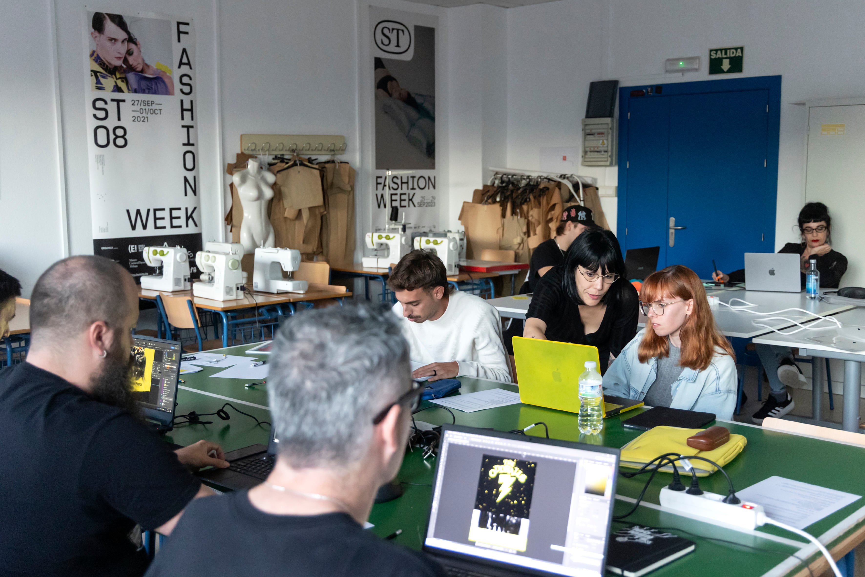 La ilustradora Bea Marín en un workshop en la Escuela de Arte de San Telmo, el día 24 de octubre.