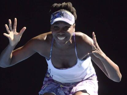 Venus comemora a vitória contra a compatriota Vandeweghe.