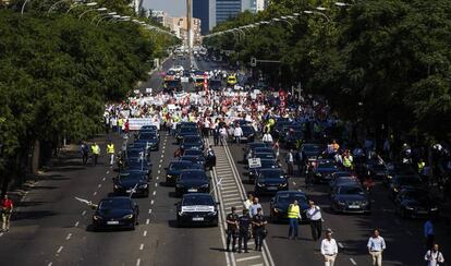 Manifestación de conductores de Uber y Cabify, en Madrid. 