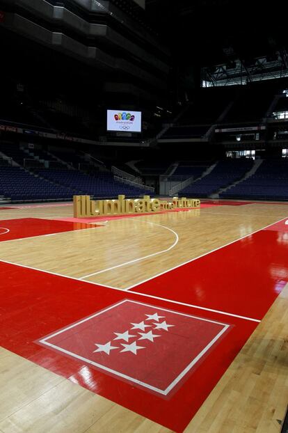 Tras la parada en Las Ventas, la comitiva se ha desplazado hasta el Palacio de los Deportes de la Comunidad de Madrid, sede propuesta como escenario del torneo de voleibol, y ha terminado el recorrido en el parque de El Retiro, otra de las novedades del proyecto, donde se disputará el voley playa.